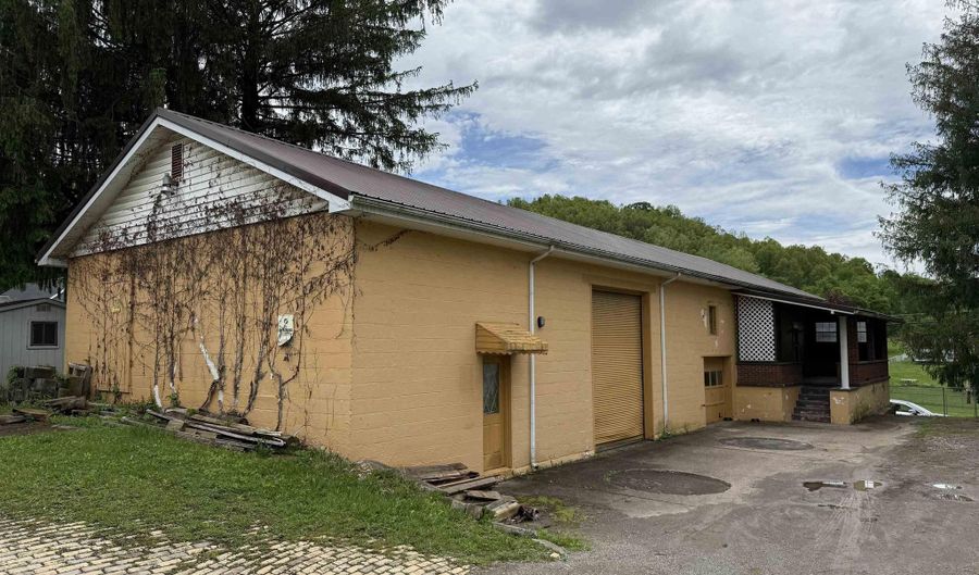 306 Cook St, Barrackville, WV 26559 - 3 Beds, 1 Bath