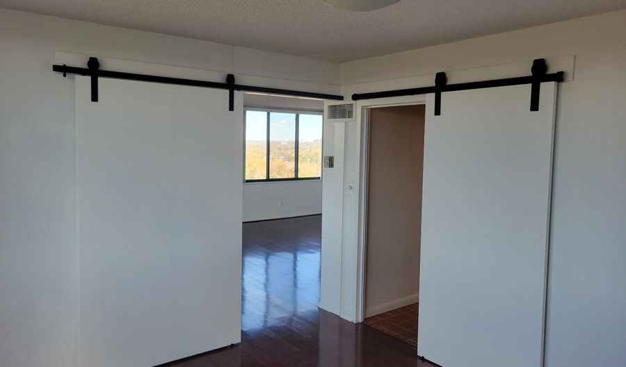5225 POOKS HILL Rd 1612N, Bethesda, MD 20814 - 2 Beds, 1 Bath