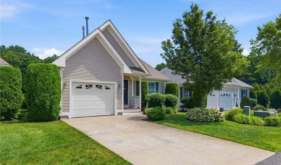 7 Daisy Ln, Coventry, RI 02816 - 2 Beds, 2 Bath
