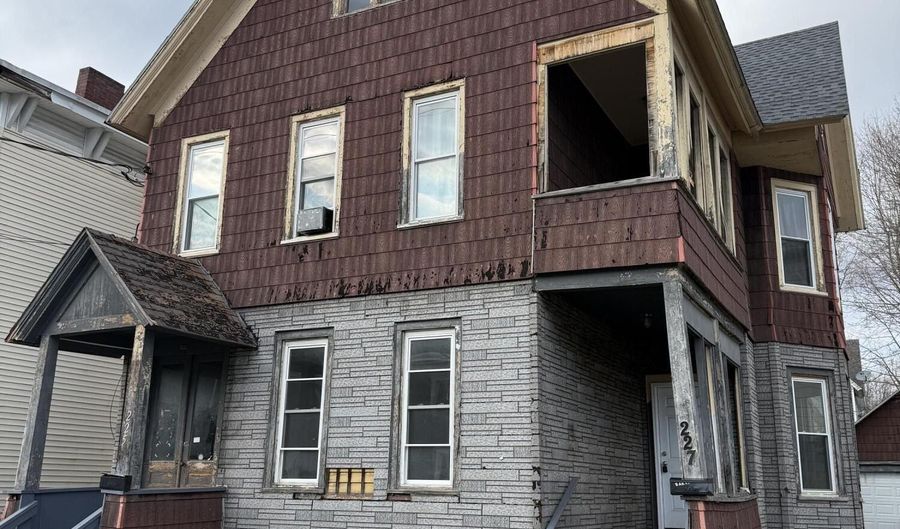 225-227 Grand St, Amsterdam, NY 12010 - 6 Beds, 2 Bath
