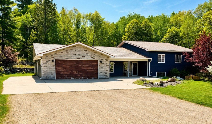 6828 Aurora Dr, Akeley, MN 56433 - 5 Beds, 4 Bath