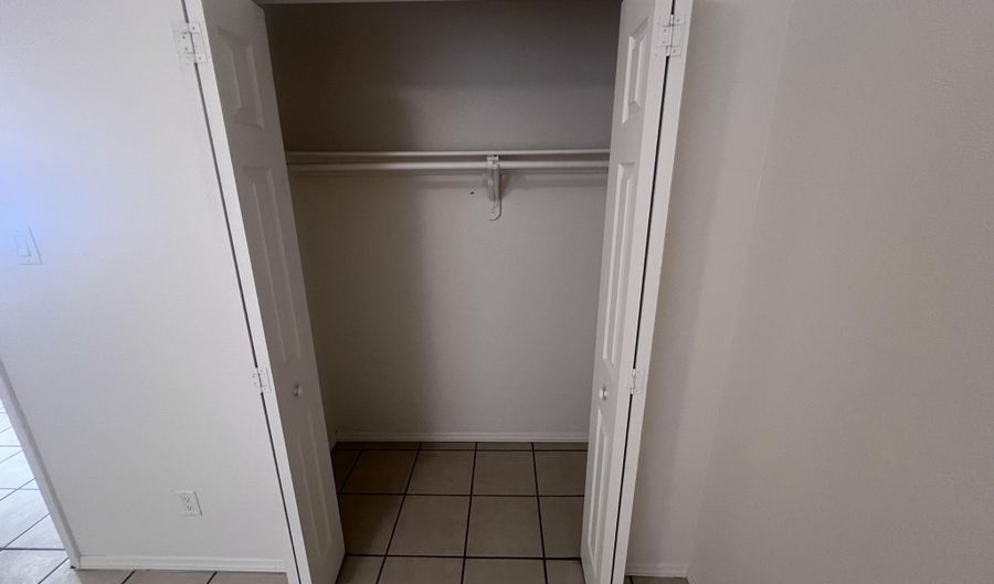 1005 Dickerson Dr SE A, Albuquerque, NM 87106 - 1 Beds, 1 Bath