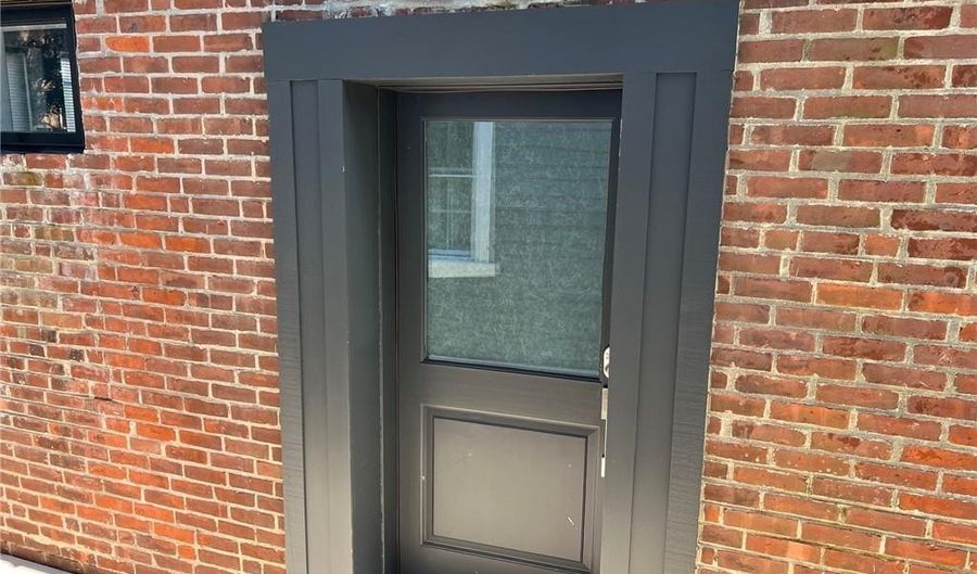 155 Main St 2, East Greenwich, RI 02818 - 2 Beds, 1 Bath