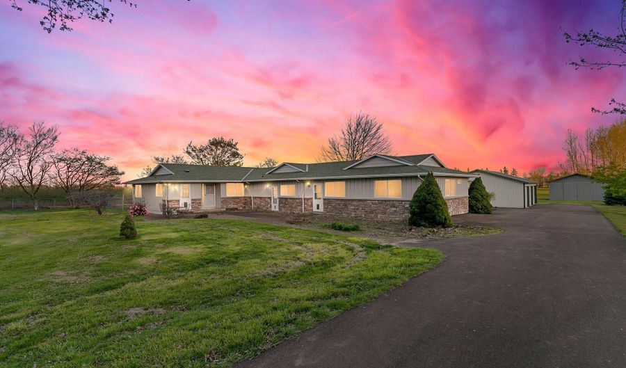 10418 Champoeg Rd NE, Aurora, OR 97002 - 4 Beds, 3 Bath