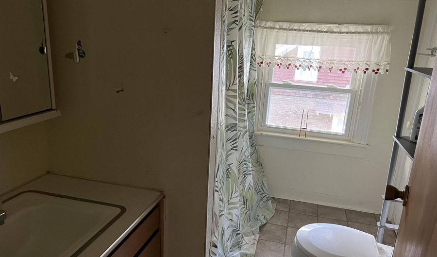 224 E Front St Apt 3, Adrian, MI 49221 - 1 Beds, 1 Bath