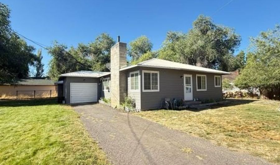 607 W 3rd St, Alturas, CA 96101 - 3 Beds, 1 Bath