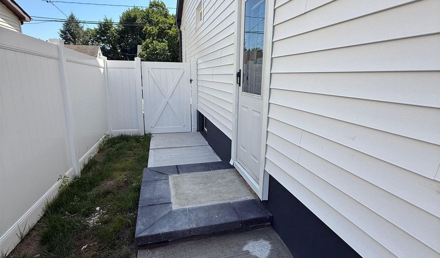 190 ELDER Ave, Bergenfield, NJ 07621 - 5 Beds, 2 Bath