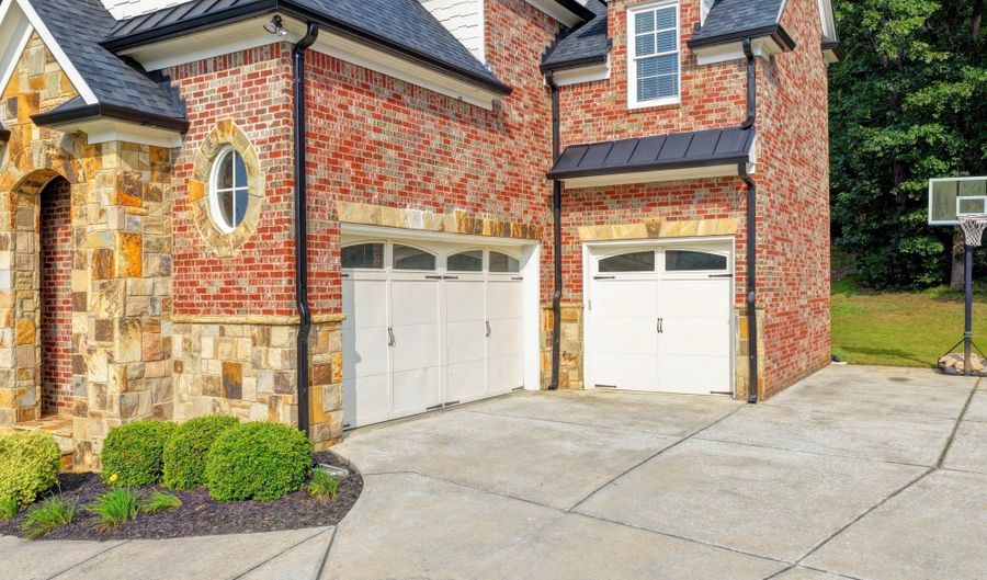 1349 Woodtrace Ln, Auburn, GA 30011 - 6 Beds, 5 Bath