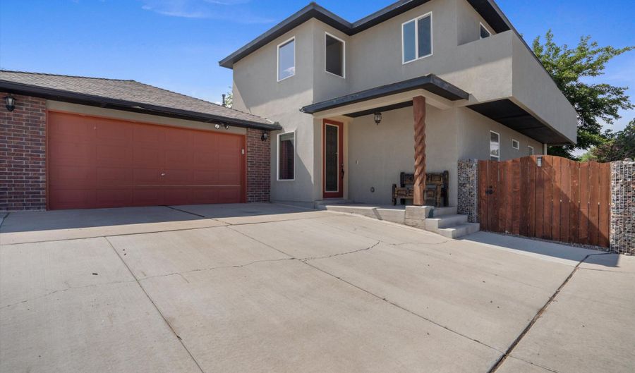 10613 EASY St NW, Albuquerque, NM 87114 - 6 Beds, 4 Bath