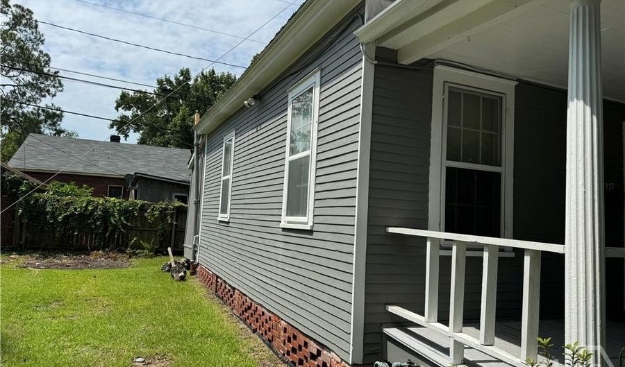 737 E 37th St, Savannah, GA 31401 - 2 Beds, 1 Bath