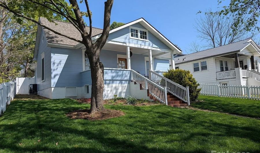 24 Woodrow Ave, Asheville, NC 28801 - 2 Beds, 2 Bath