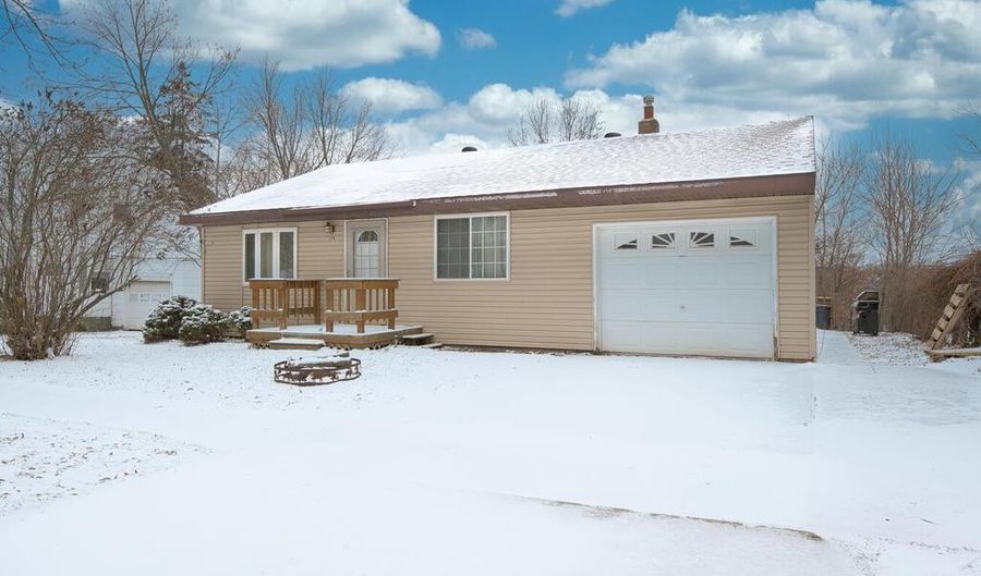 208 7th Ave, Bovey, MN 55709 - 2 Beds, 2 Bath