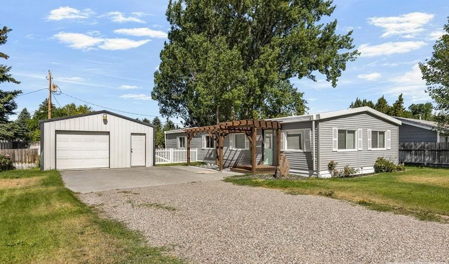 135 Parker Ave, Blackfoot, ID 83221 - 3 Beds, 2 Bath