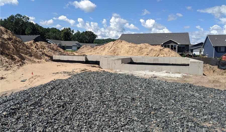 780 Kayson Pl, Altoona, WI 54720 - 3 Beds, 2 Bath