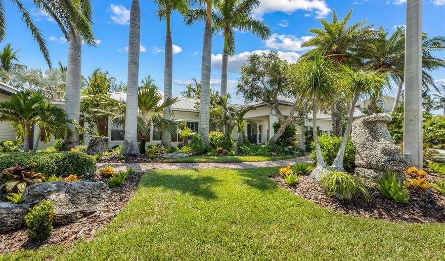 513 BAYVIEW Pl, Anna Maria, FL 34216 - 4 Beds, 6 Bath