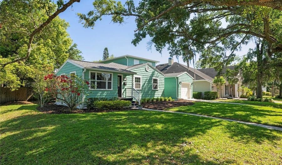 1111 GUERNSEY St, Orlando, FL 32804 - 4 Beds, 3 Bath