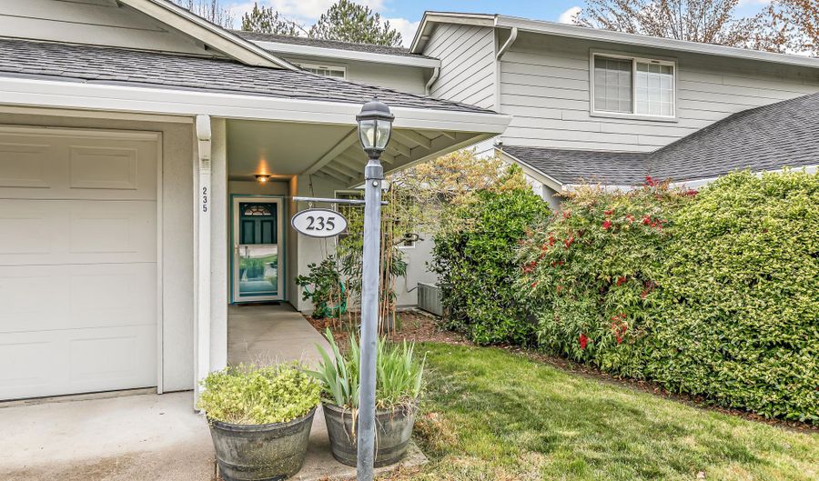 235 Meadow Dr, Ashland, OR 97520 - 3 Beds, 2 Bath