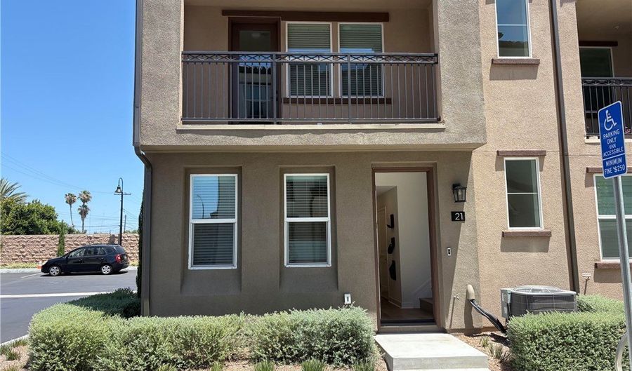 2211 W Orange Ave 21, Anaheim, CA 92804 - 4 Beds, 4 Bath