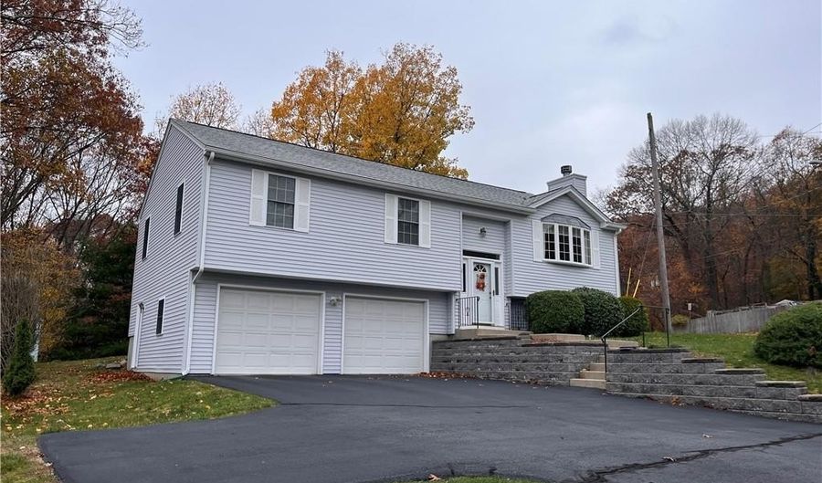 2 Fairlawn Way, Lincoln, RI 02865 - 3 Beds, 2 Bath