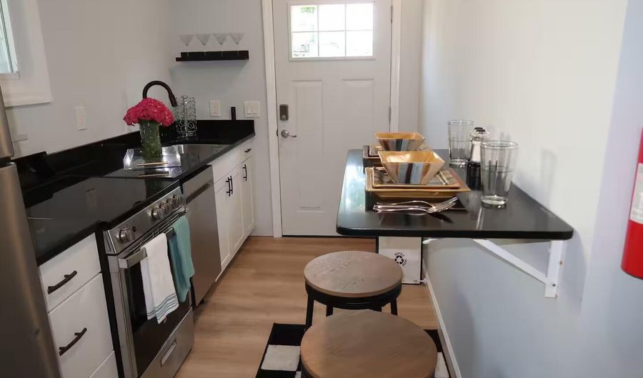 406 4th Ave Rear, Asbury Park, NJ 07712 - 1 Beds, 1 Bath