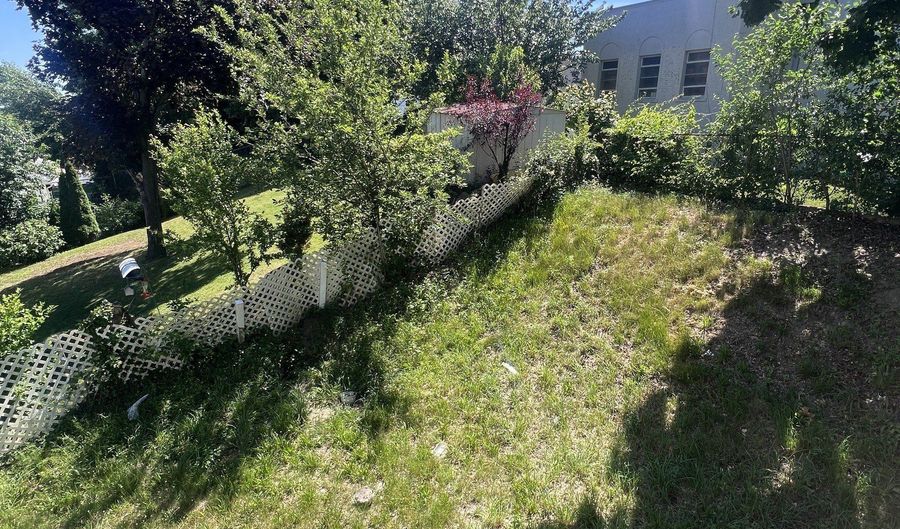 333 Ridgefield Ave, Bridgeport, CT 06610 - 3 Beds, 1 Bath