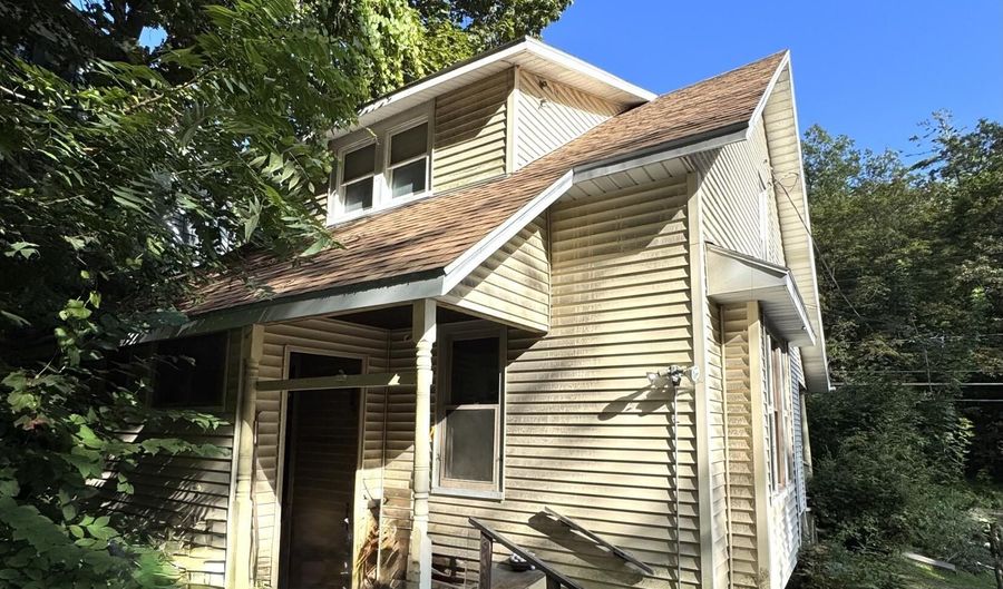 28 Northampton Rd, Amsterdam, NY 12010 - 3 Beds, 1 Bath