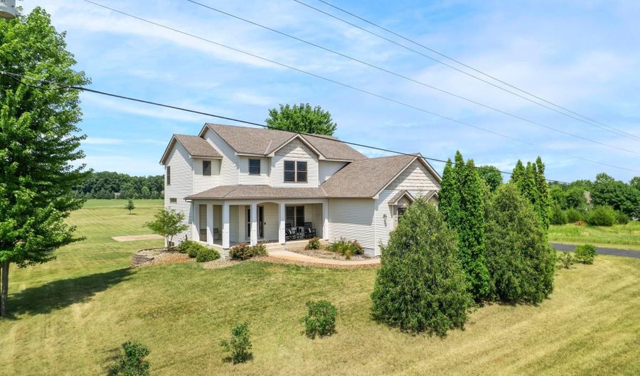 9352 67th St NW, Annandale, MN 55302 - 4 Beds, 3 Bath
