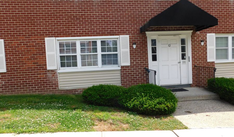 50 Greenhouse Rd 10A, Bridgeport, CT 06606 - 2 Beds, 2 Bath
