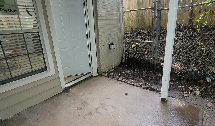 279 Chatsworth St, Baton Rouge, LA 70802 - 2 Beds, 1 Bath