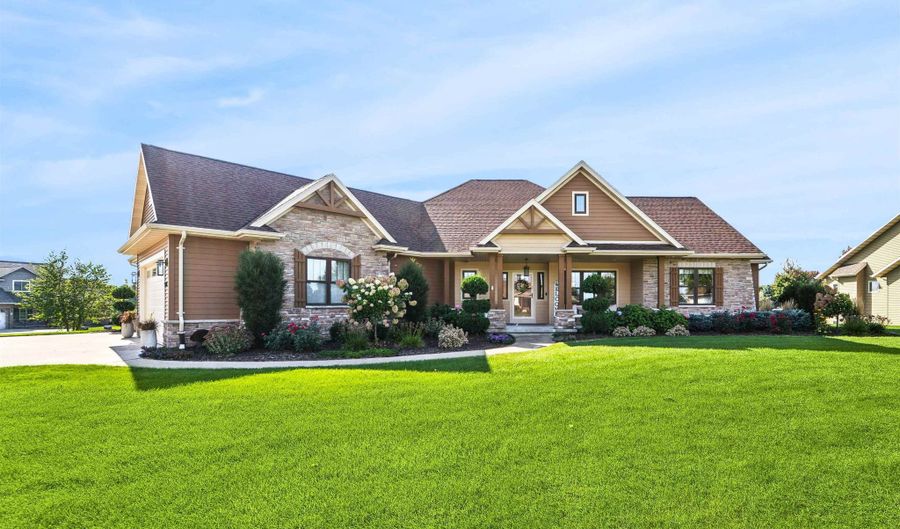 5039 W RED BARN Ct, Appleton, WI 54913 - 5 Beds, 4 Bath