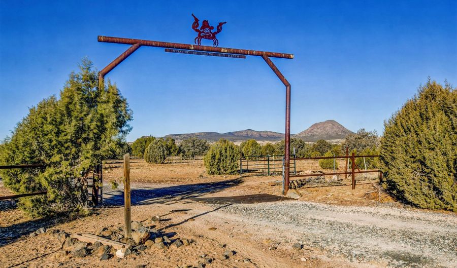 10777 Raging Crab Rd, Ash Fork, AZ 86320 - 2 Beds, 2 Bath