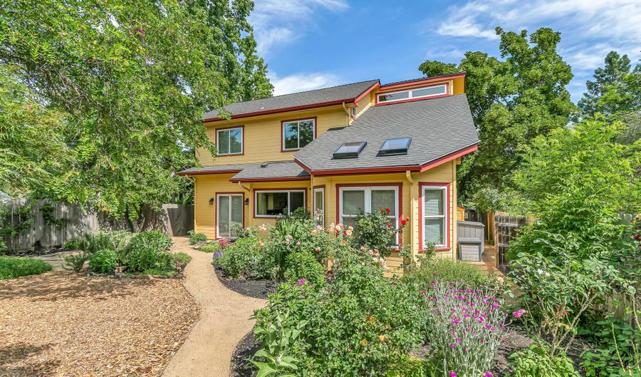 700 Clay St, Ashland, OR 97520 - 4 Beds, 3 Bath