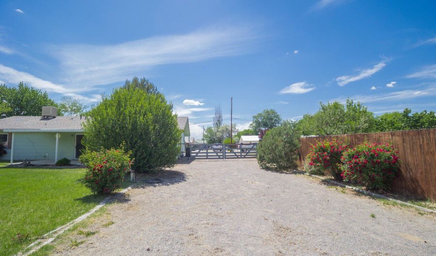 338 DULCE Dr, Bloomfield, NM 87413 - 3 Beds, 2 Bath