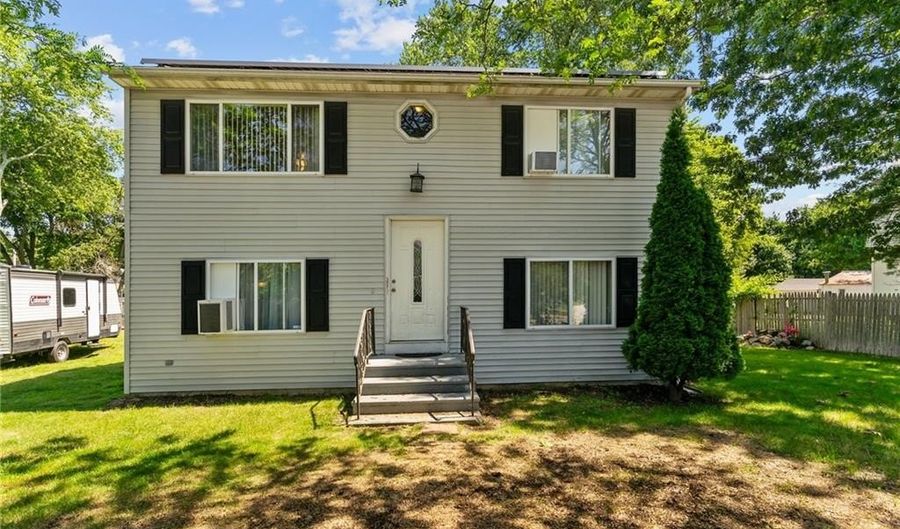 4 Clarke St, Warwick, RI 02886 - 3 Beds, 2 Bath