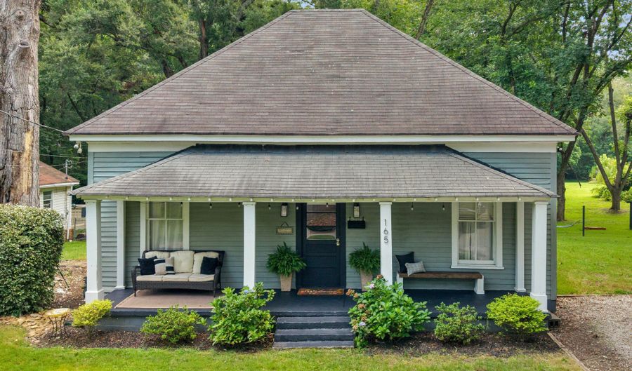 165 Crowder St, Barnesville, GA 30204 - 3 Beds, 2 Bath