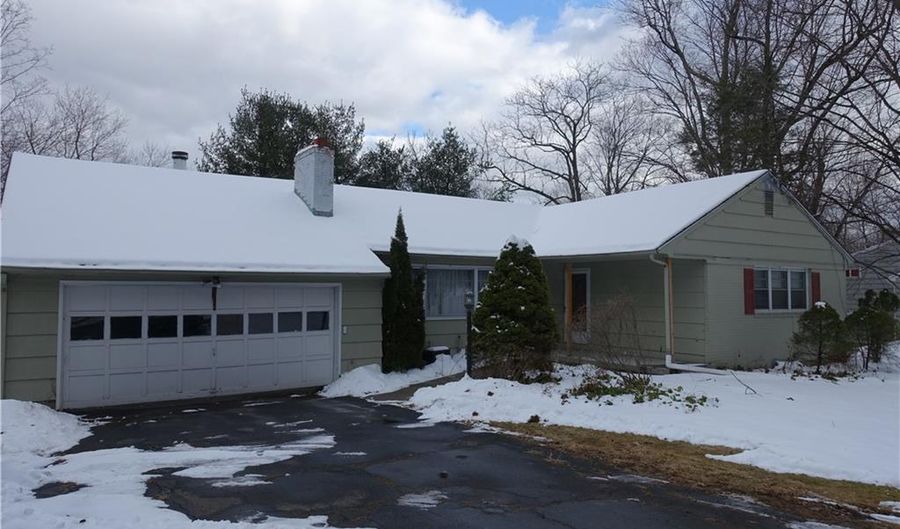 1068 Mountain Rd, Bloomfield, CT 06002 - 3 Beds, 2 Bath