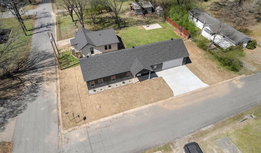 921 Banner St, Benton, AR 72015 - 3 Beds, 2 Bath