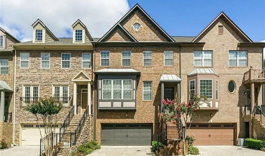 9040 Woodland Trl, Alpharetta, GA 30009 - 5 Beds, 5 Bath