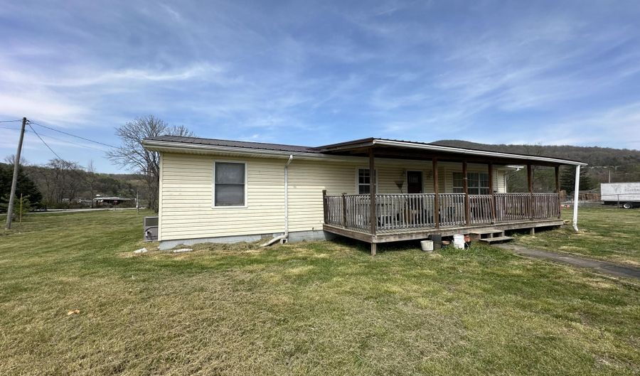 75 First St, Crab Orchard, TN 37723 - 3 Beds, 2 Bath