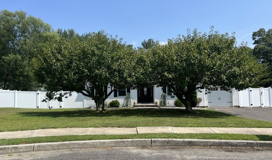 14 Hemlock Ln, Bayville, NJ 08721 - 3 Beds, 2 Bath