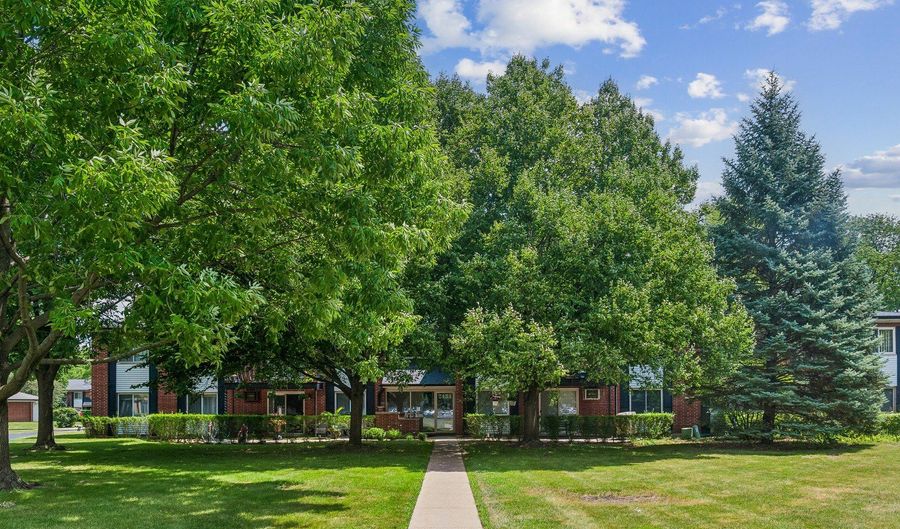 2434 Brandenberry Ct 2A, Arlington Heights, IL 60004 - 2 Beds, 2 Bath