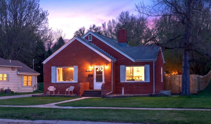 1032 Kingsbury St, Belle Fourche, SD 57717 - 5 Beds, 2 Bath