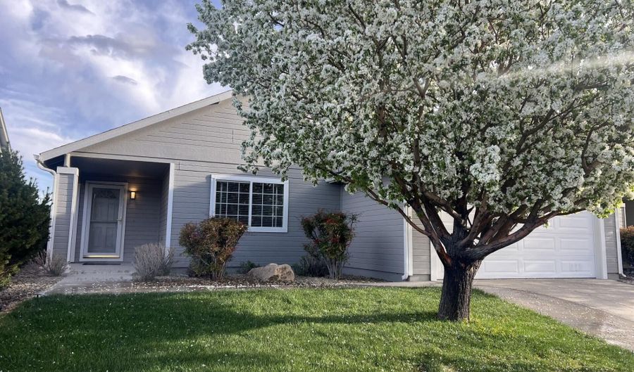 8 Conner Way, Gardnerville, NV 89410 - 2 Beds, 2 Bath
