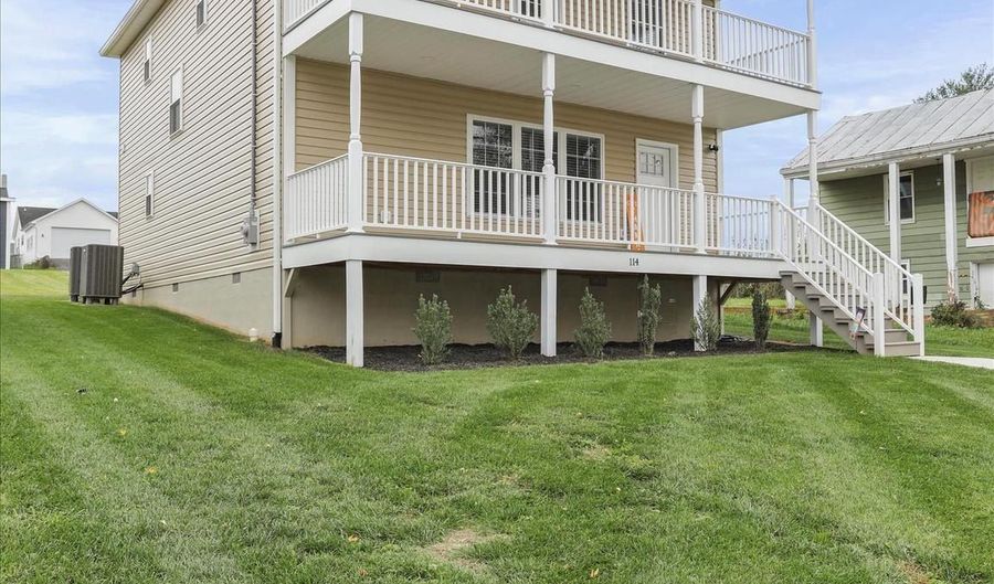 114 POTOMAC St, Boonsboro, MD 21713 - 3 Beds, 3 Bath