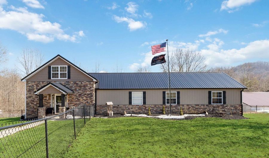 230 Stephen Trace Rd, Barbourville, KY 40906 - 4 Beds, 3 Bath