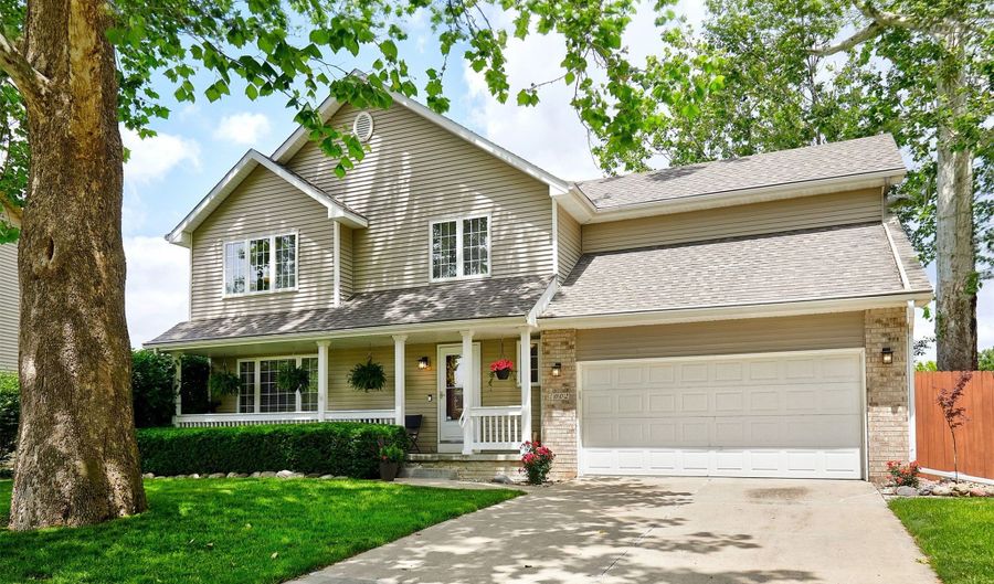 1002 SE 8th St, Ankeny, IA 50021 - 5 Beds, 4 Bath