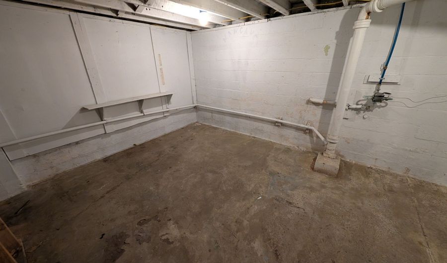 2114 Poplar St, Anderson, IN 46012 - 2 Beds, 1 Bath