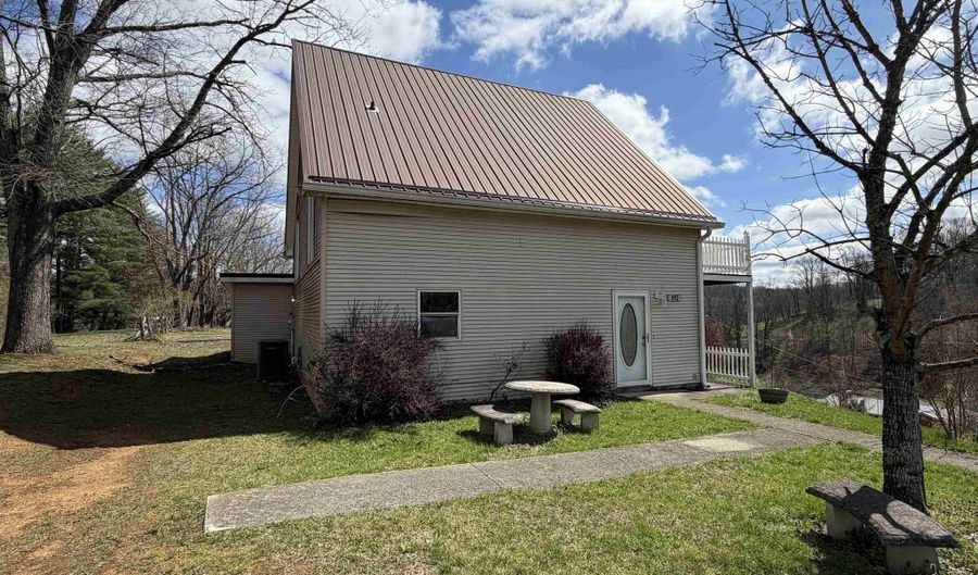 80 Naomi Ln, Ashland, KY 41102 - 2 Beds, 3 Bath