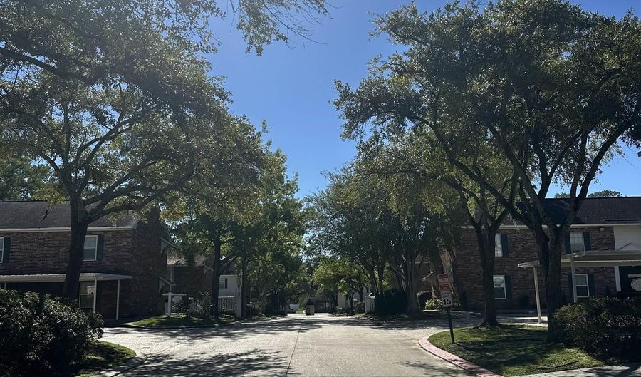9855 Jefferson Hwy #W9, Baton Rouge, LA 70809 - 2 Beds, 3 Bath