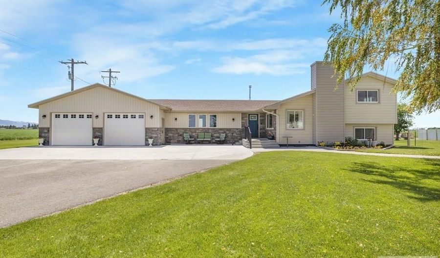 989 W 50 N, Blackfoot, ID 83221 - 4 Beds, 3 Bath